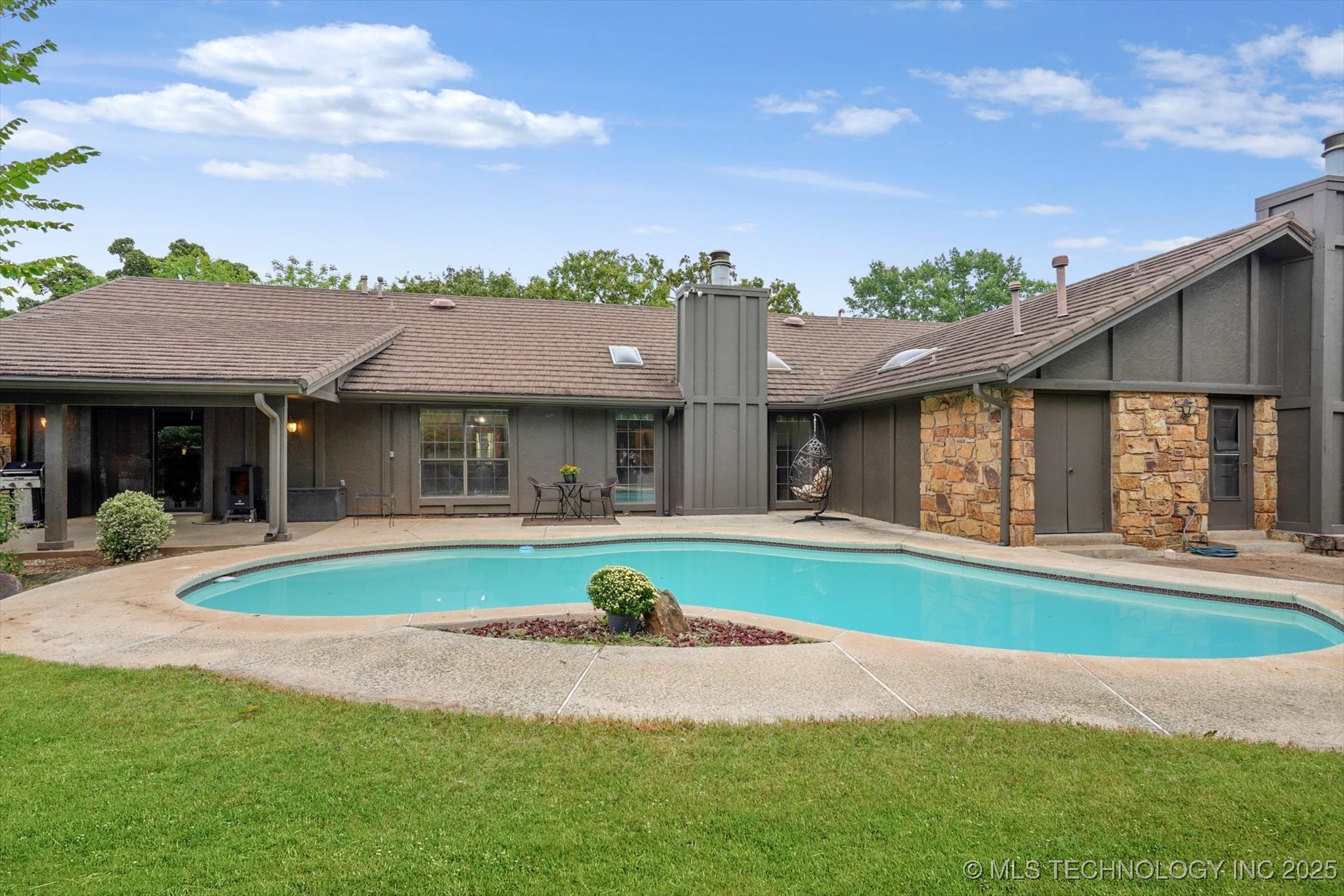 8762 S Toledo Avenue