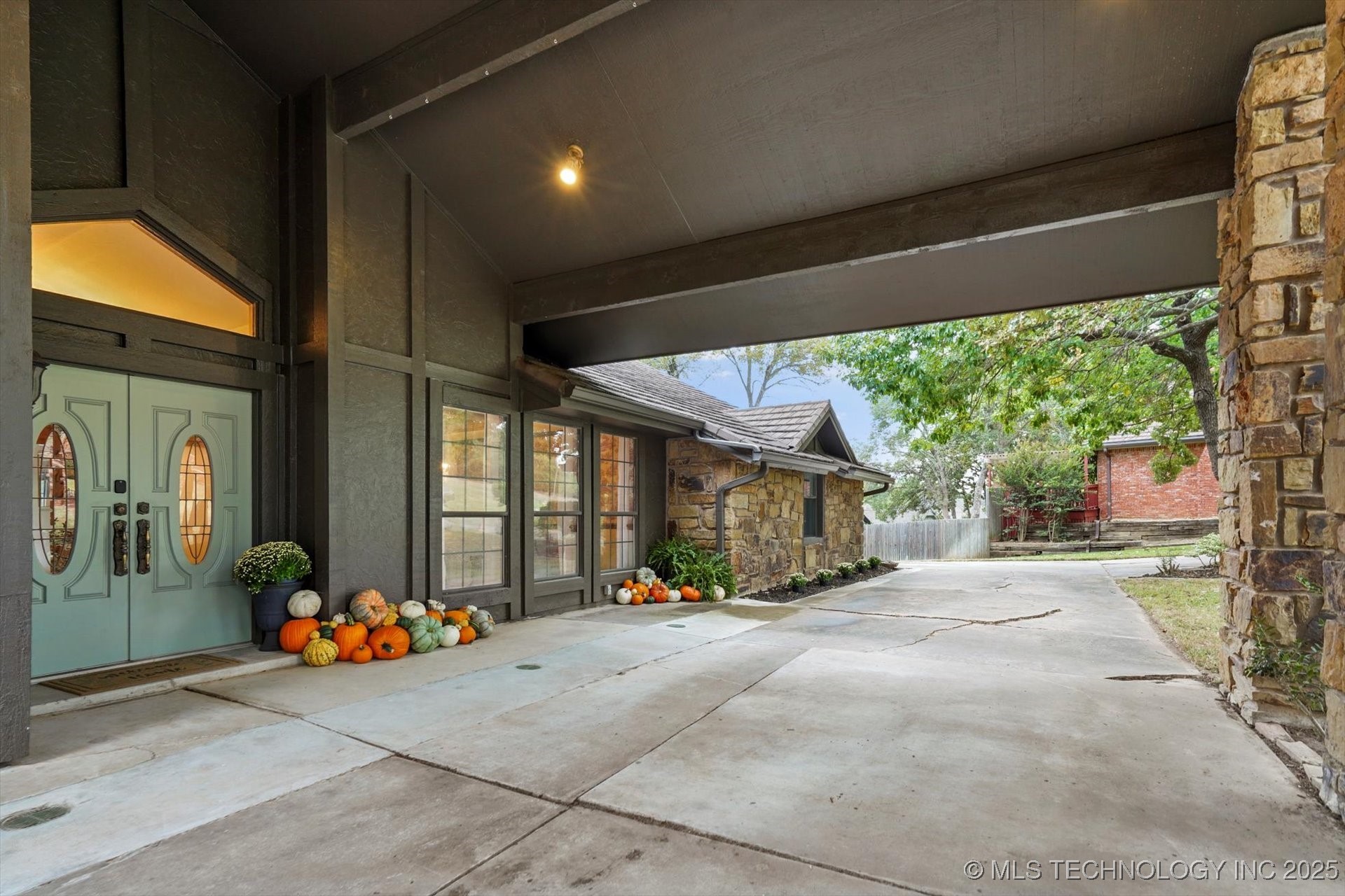 8762 S Toledo Avenue