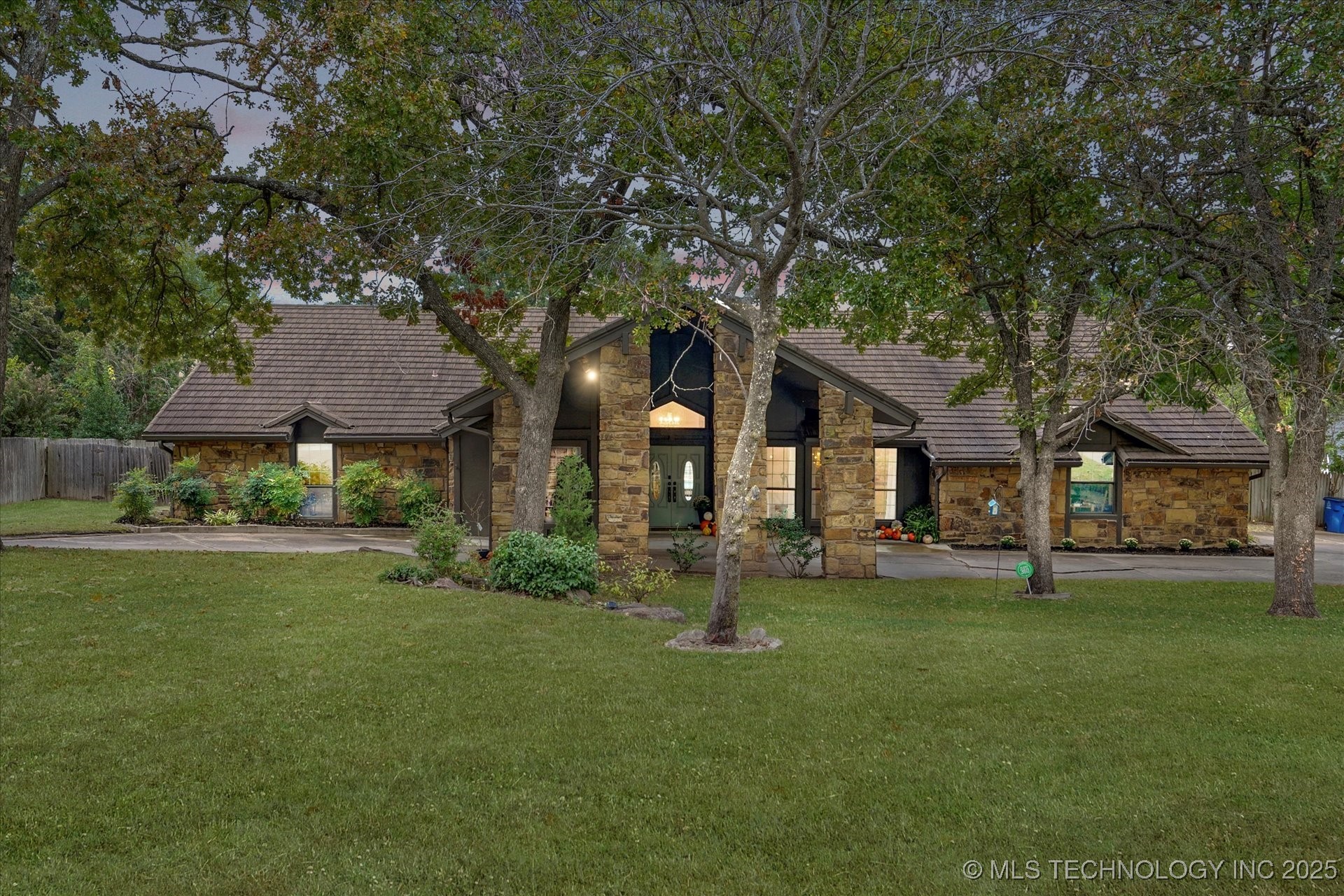 8762 S Toledo Avenue