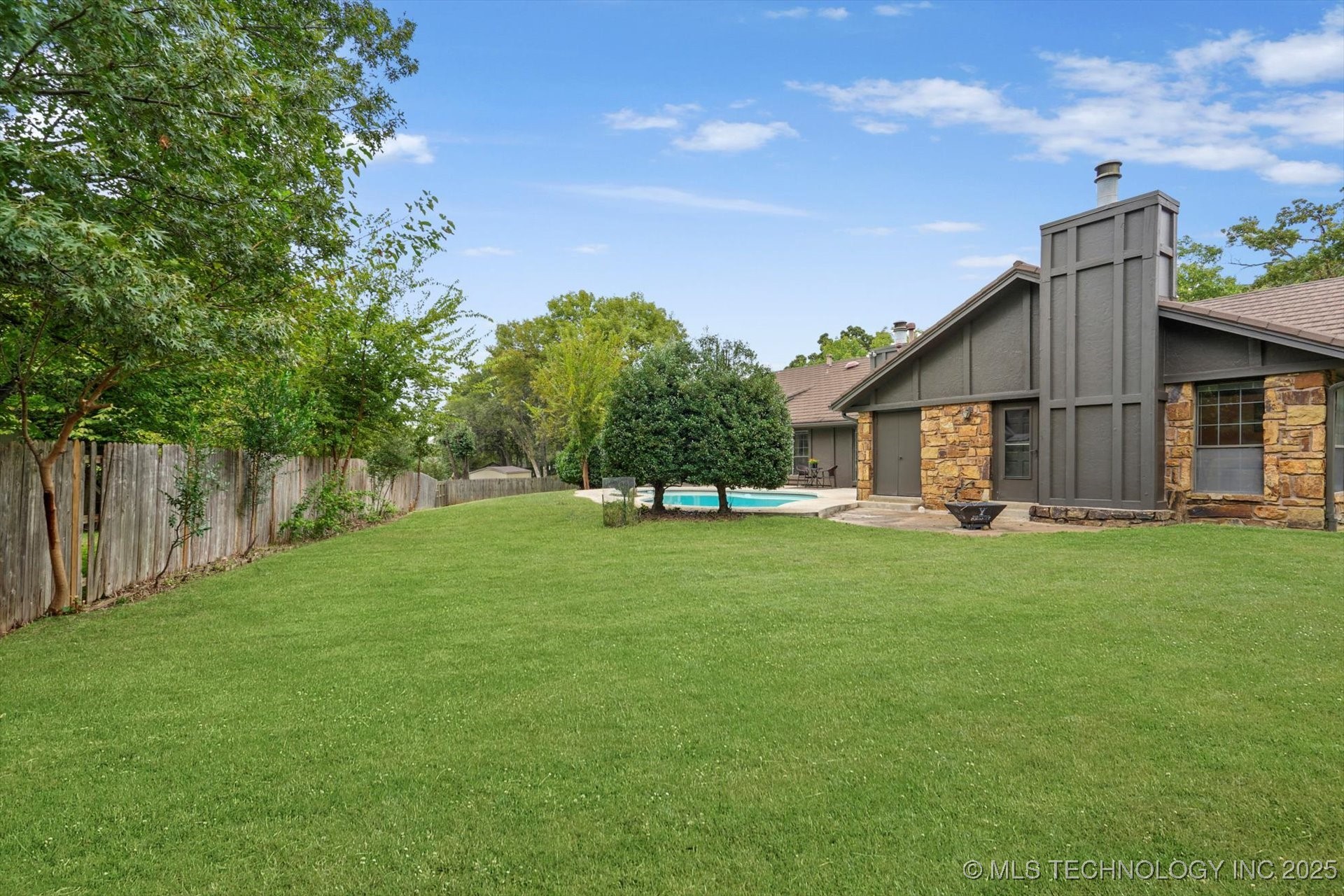 8762 S Toledo Avenue