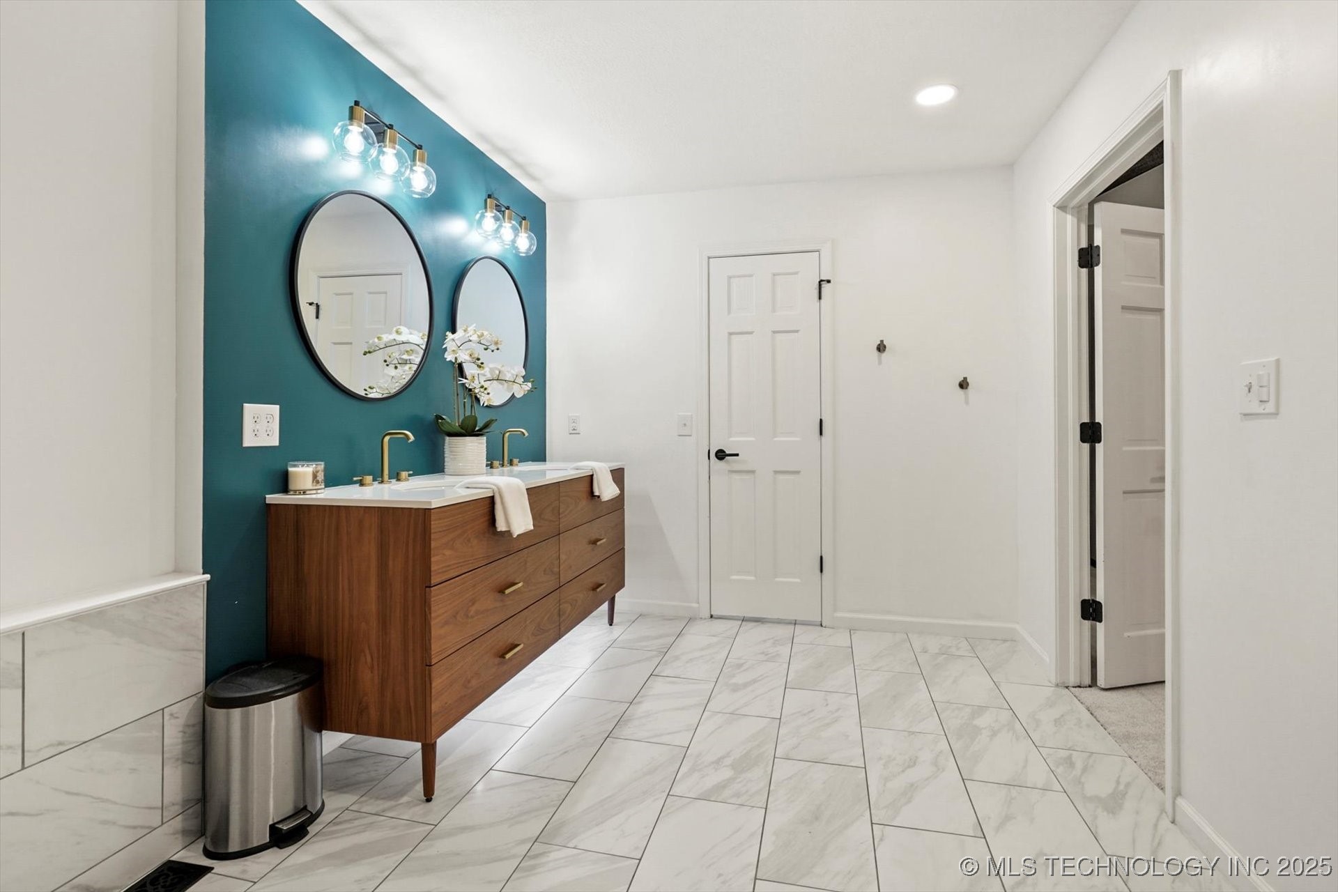 8762 S Toledo Avenue