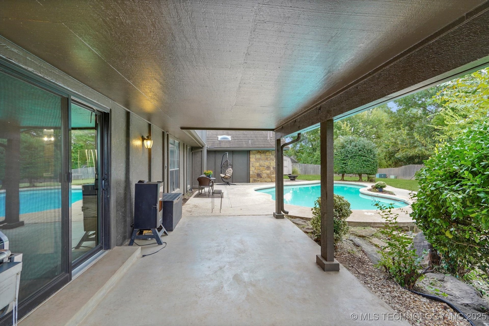 8762 S Toledo Avenue