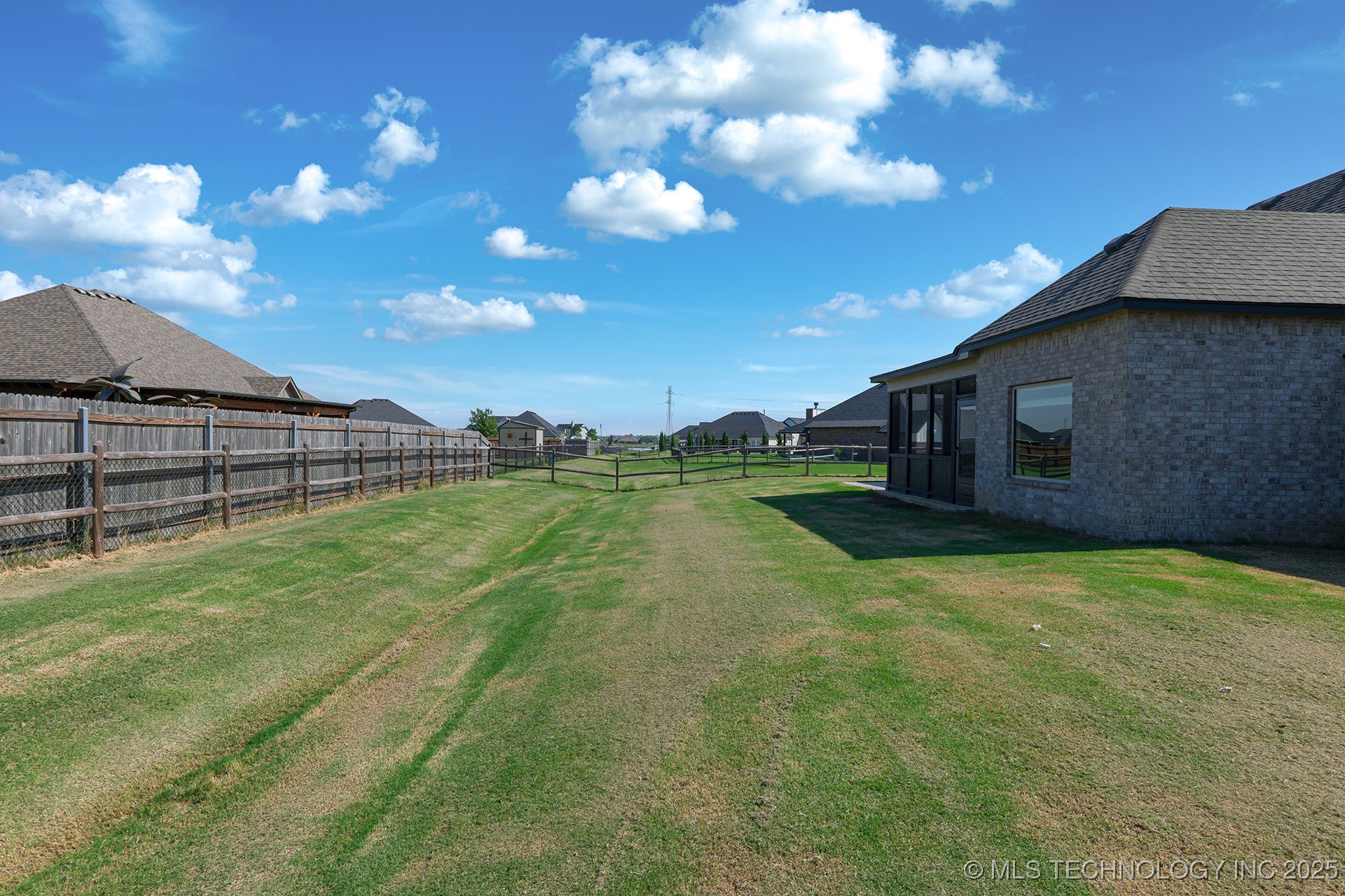 5607 E 142nd Place North