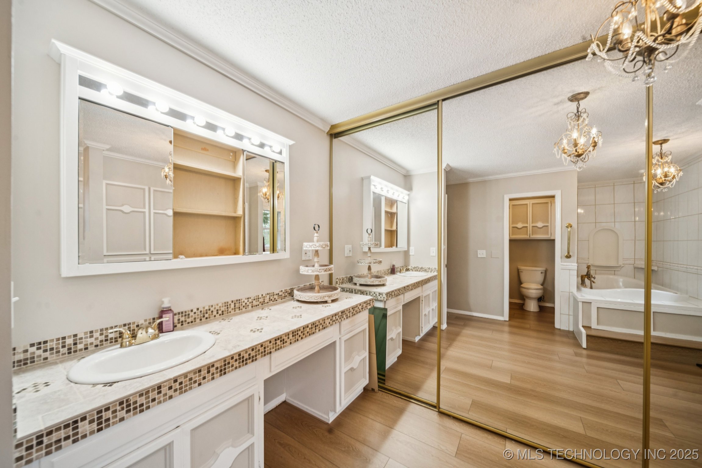 7626 S Quebec Place S