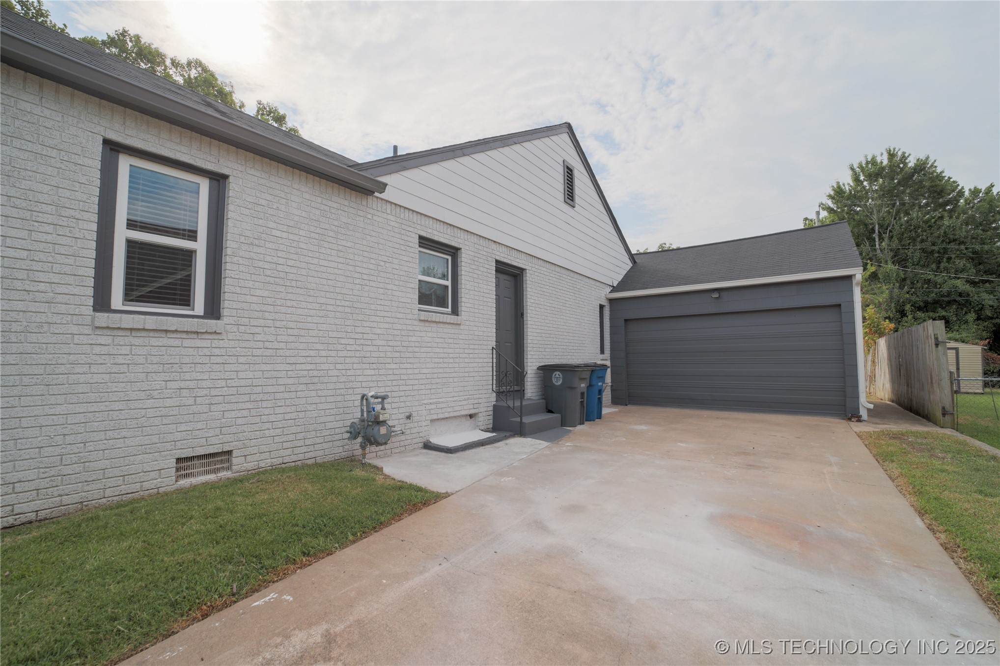 5018 E 3rd Street