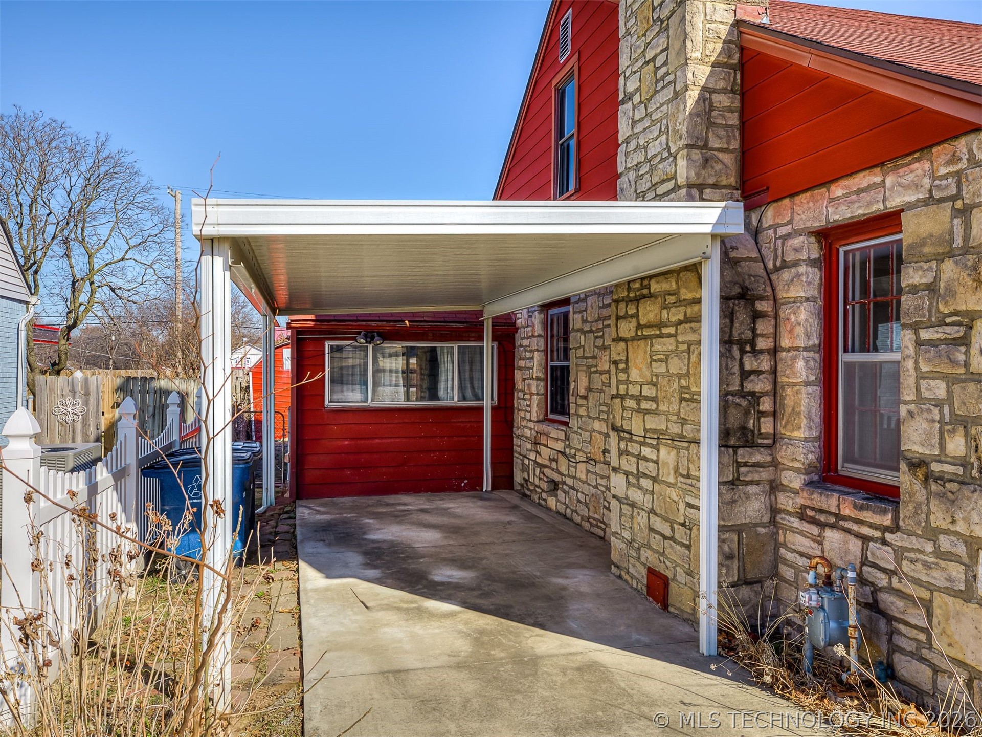 3923 E 11th Place