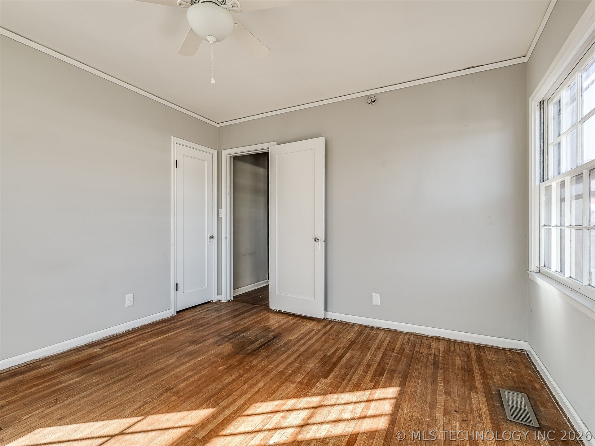 3923 E 11th Place