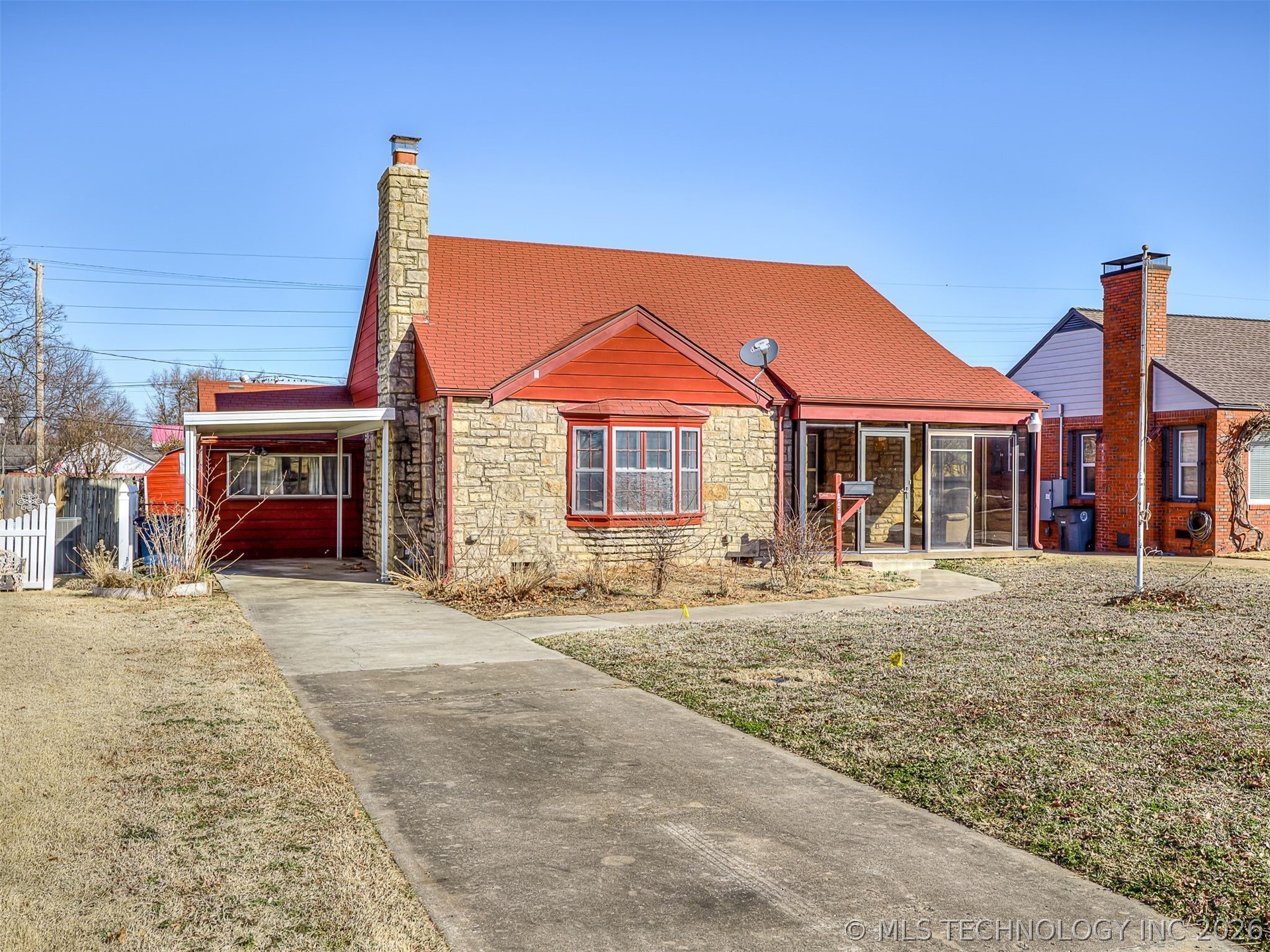 3923 E 11th Place