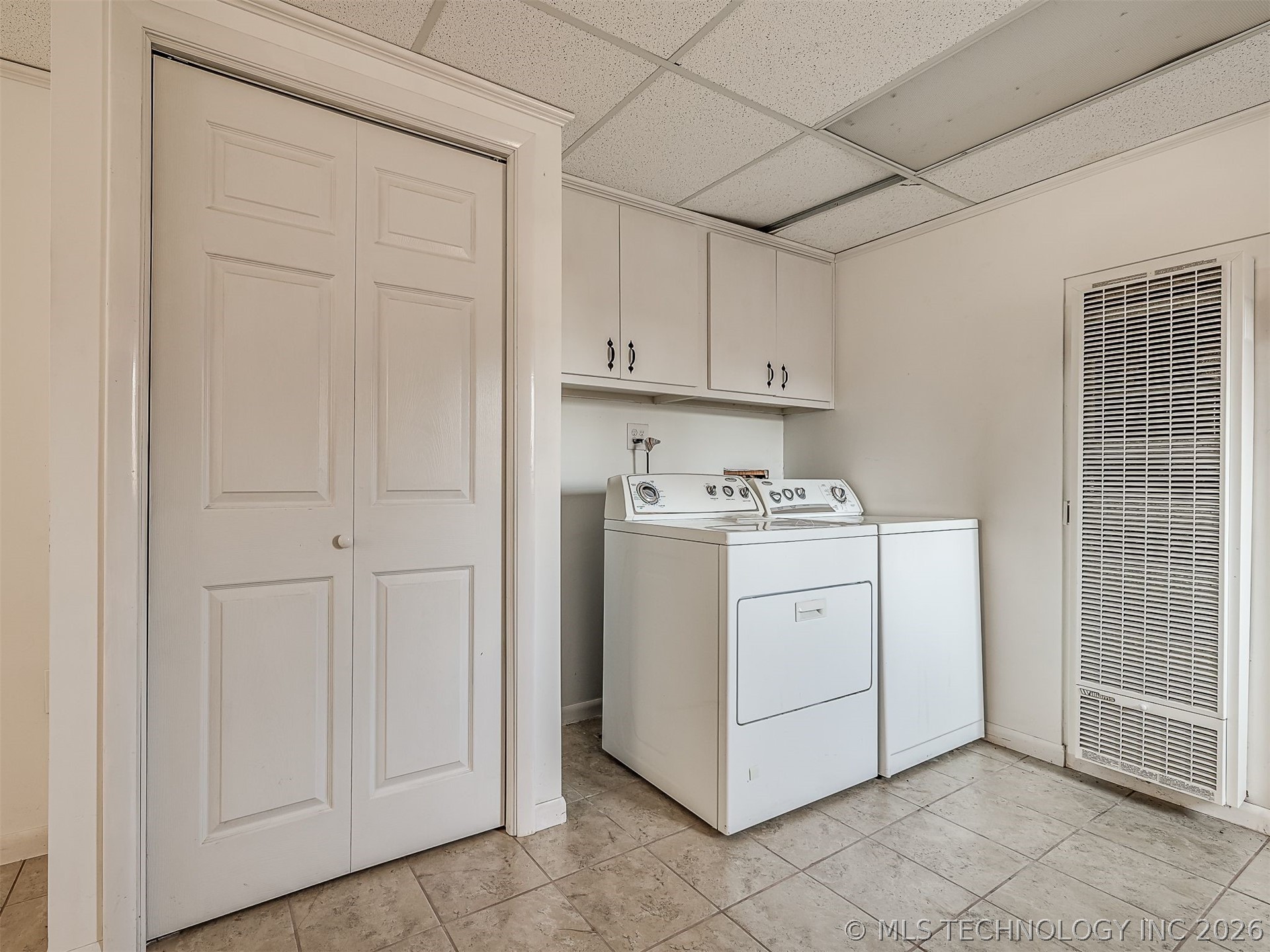 3923 E 11th Place