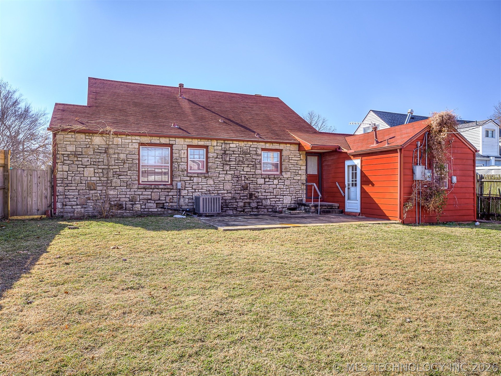 3923 E 11th Place