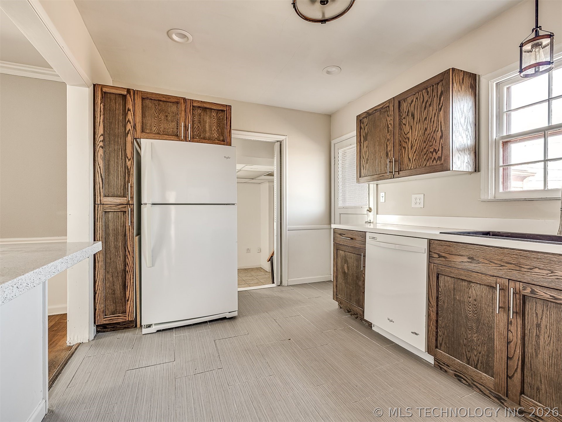 3923 E 11th Place