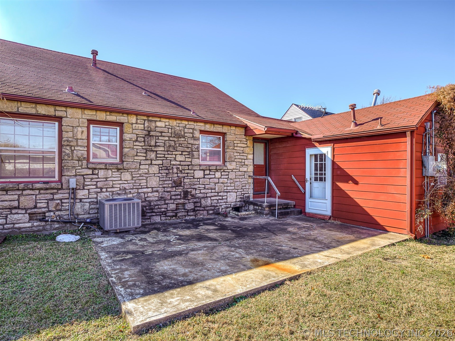 3923 E 11th Place