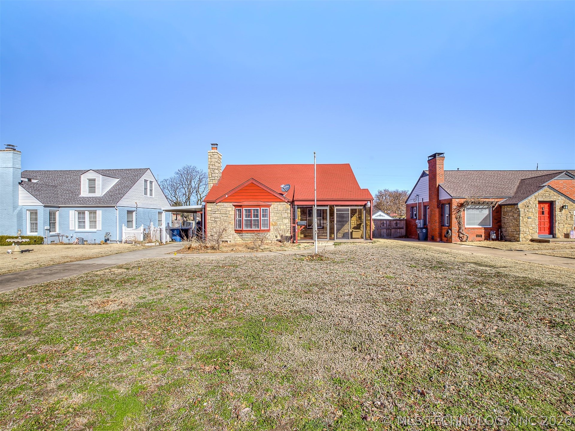 3923 E 11th Place