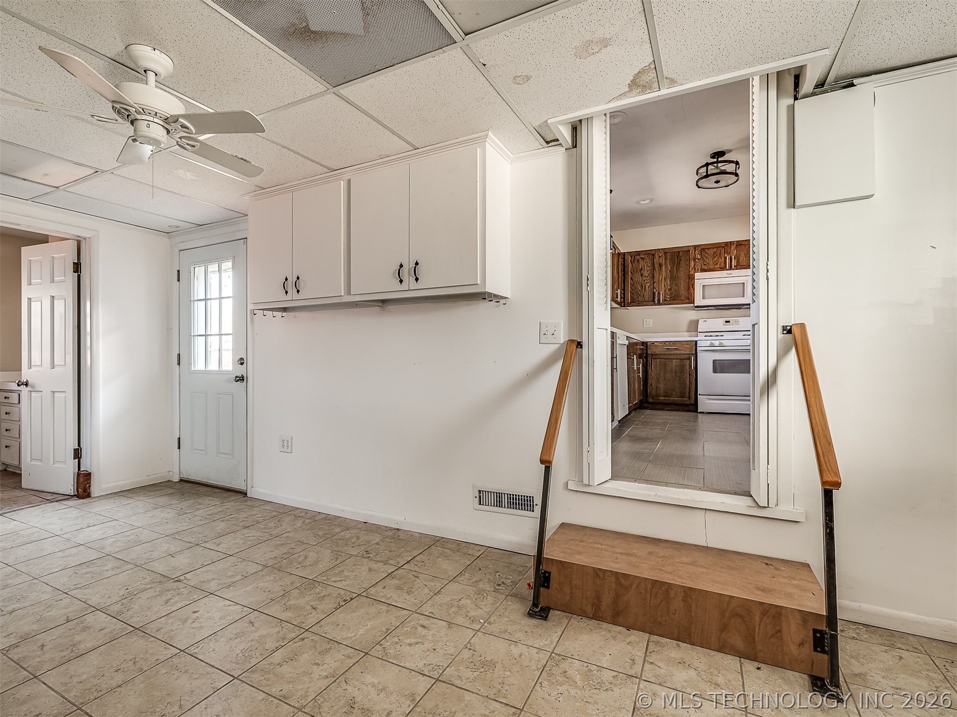 3923 E 11th Place