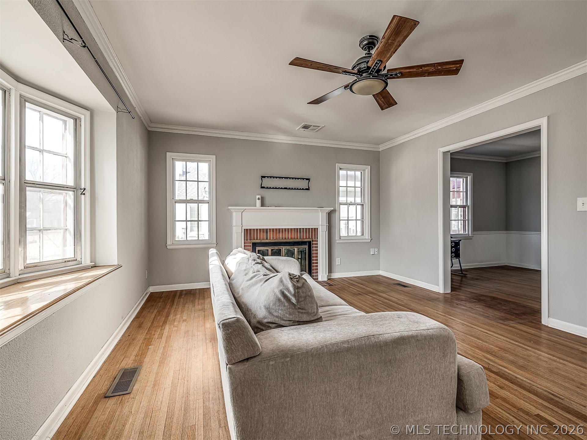 3923 E 11th Place
