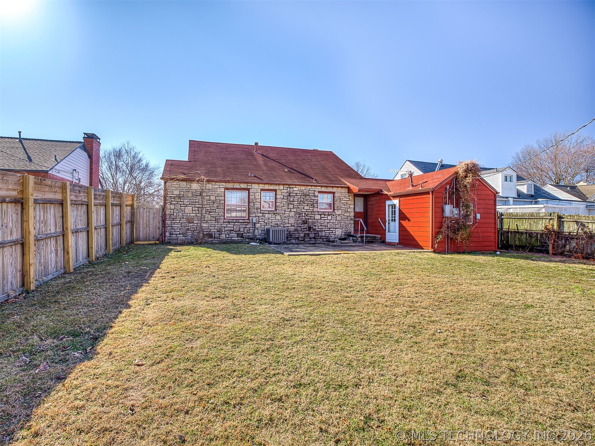 3923 E 11th Place