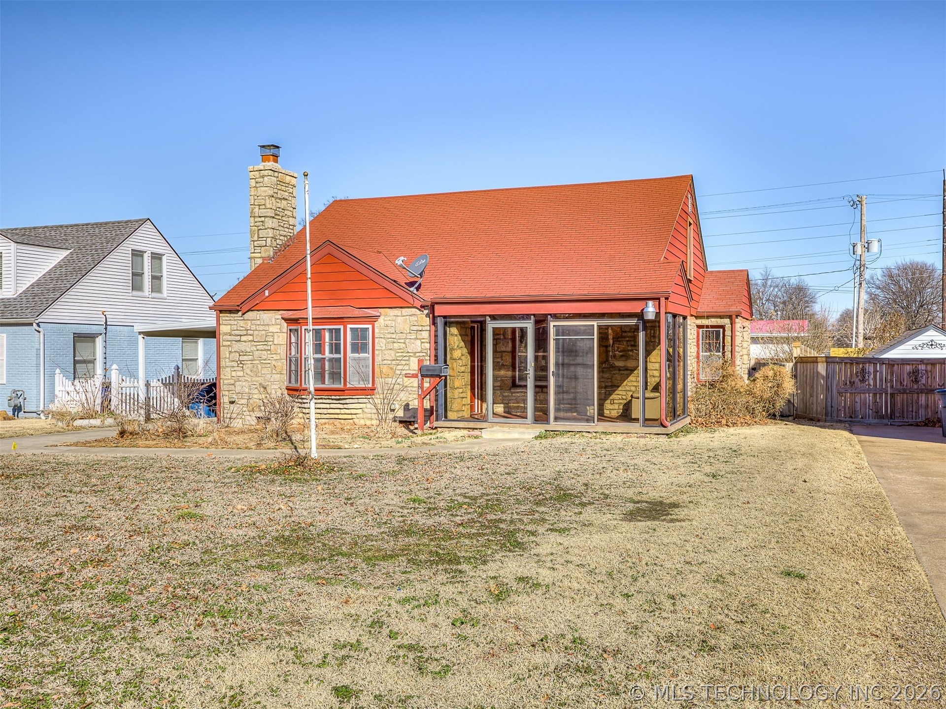 3923 E 11th Place