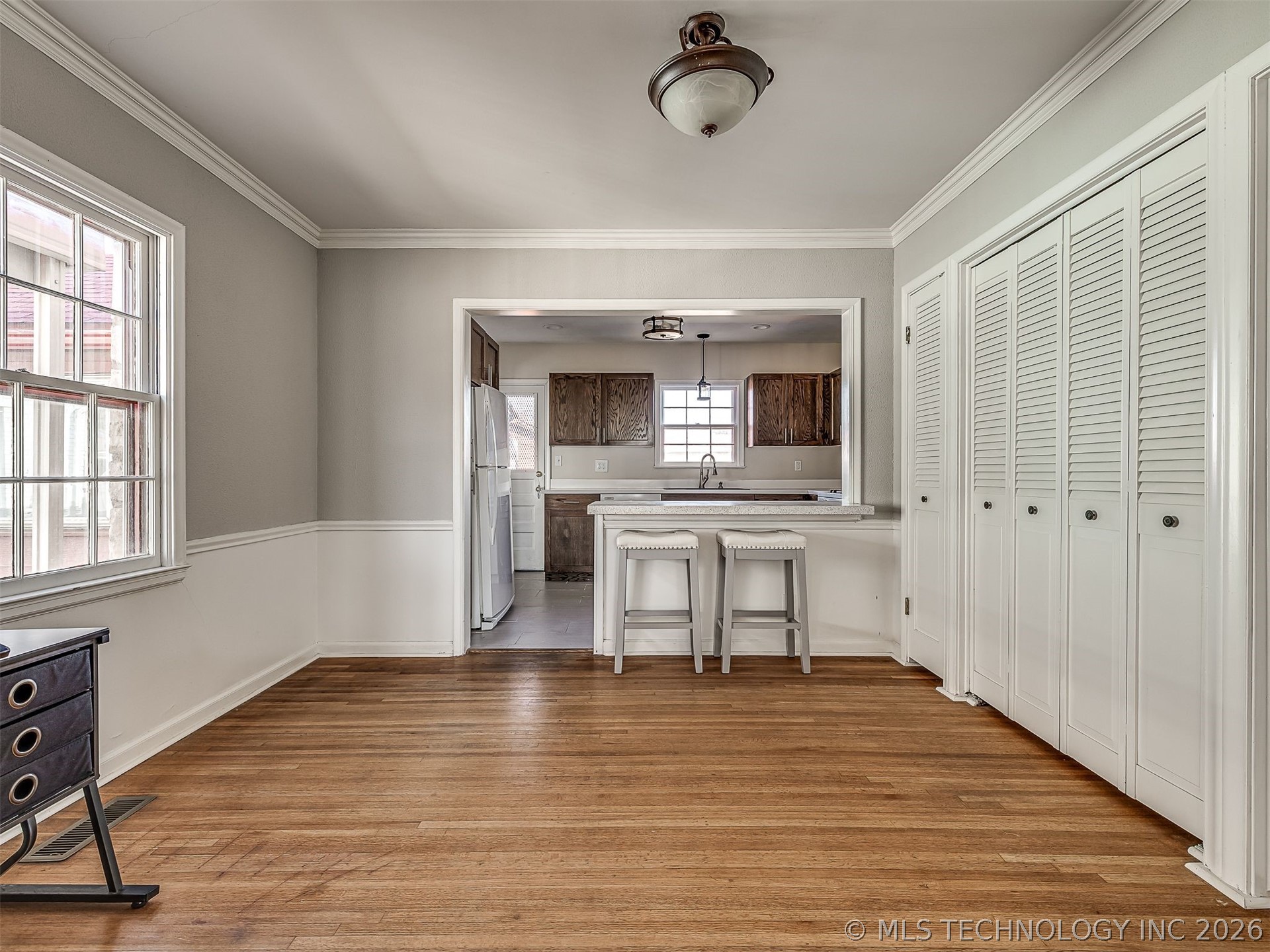 3923 E 11th Place