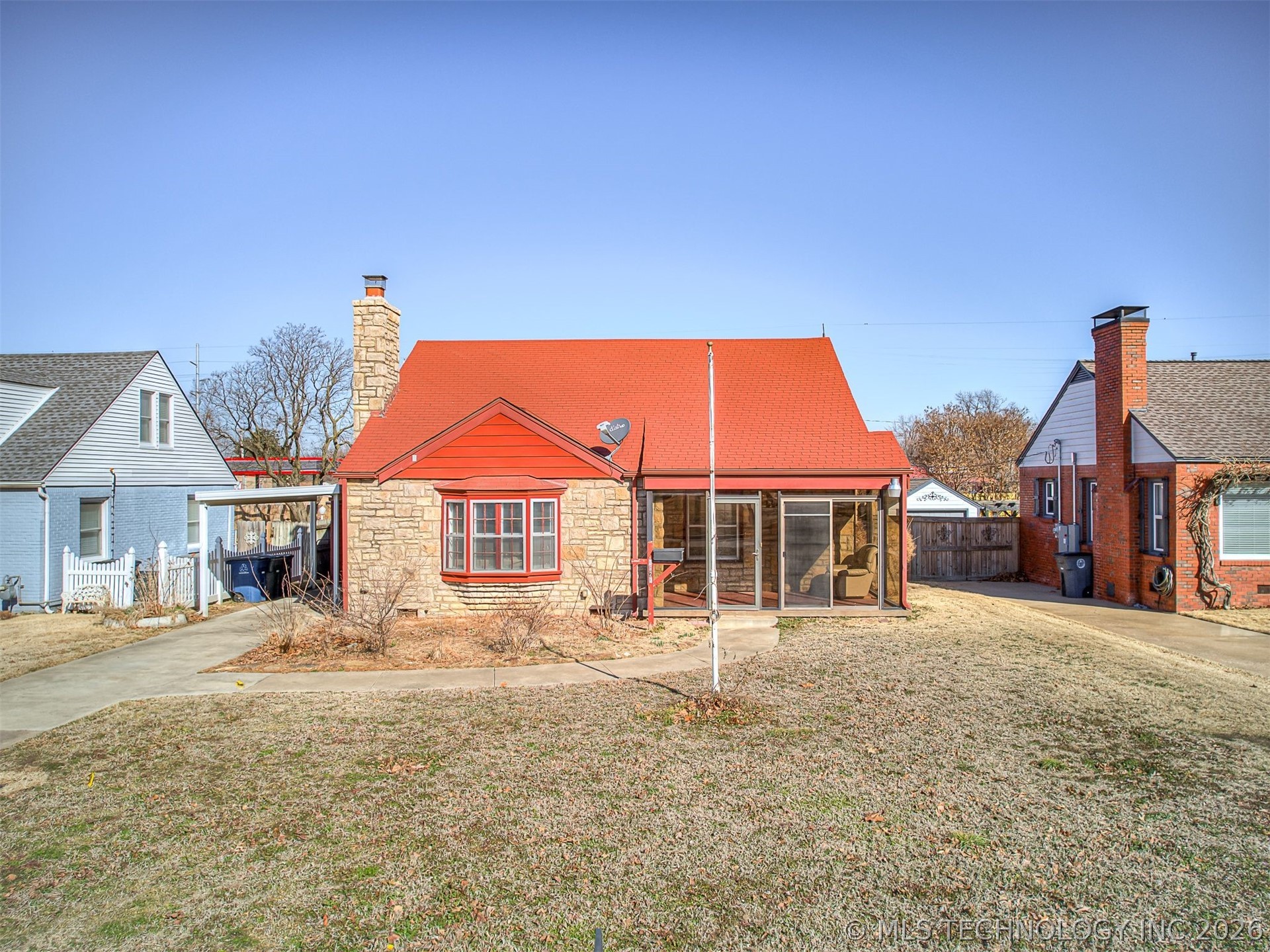 3923 E 11th Place