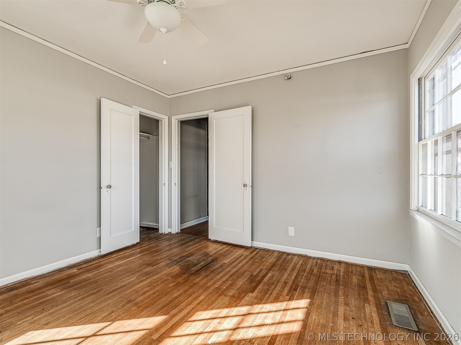3923 E 11th Place