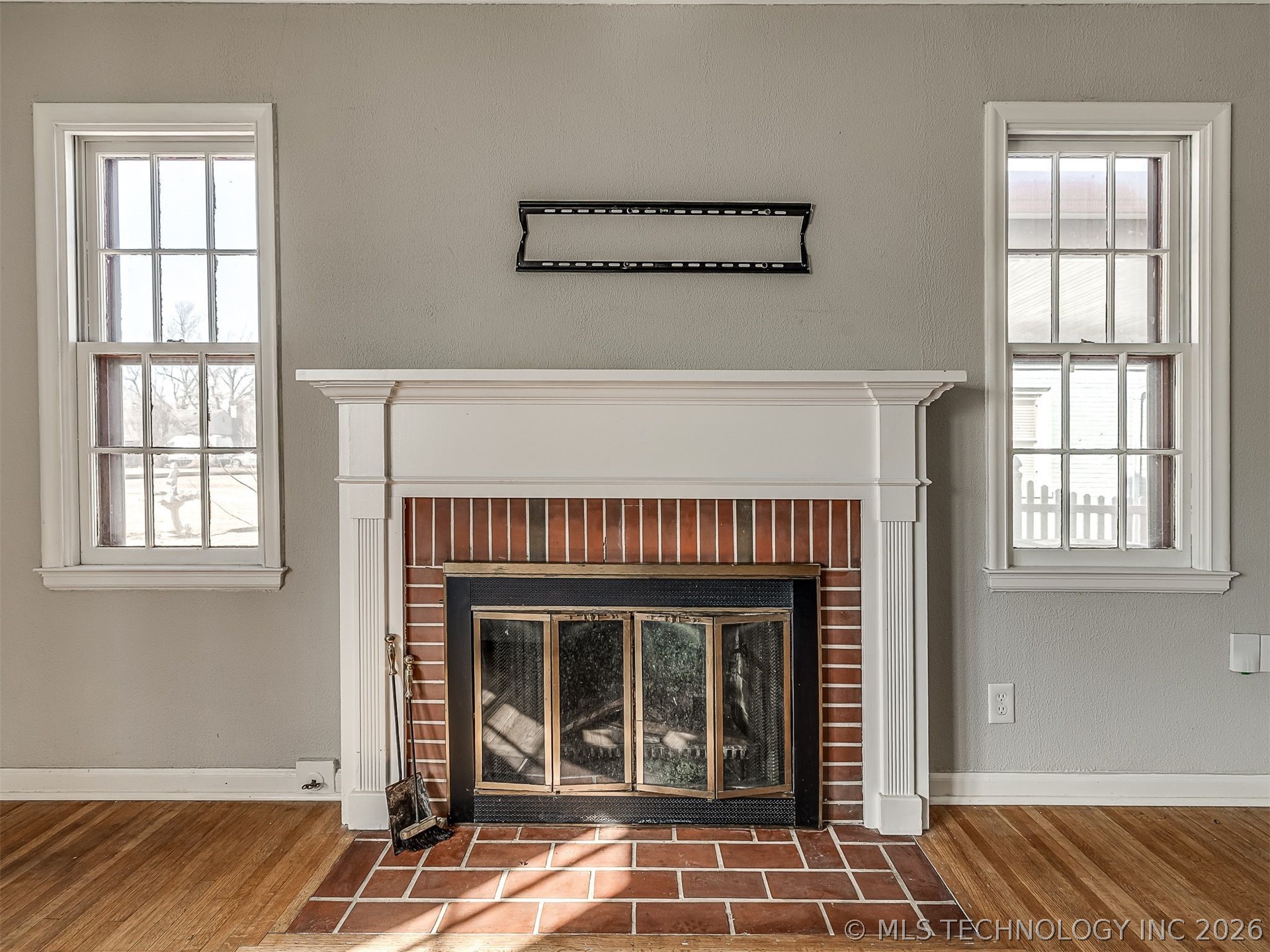 3923 E 11th Place