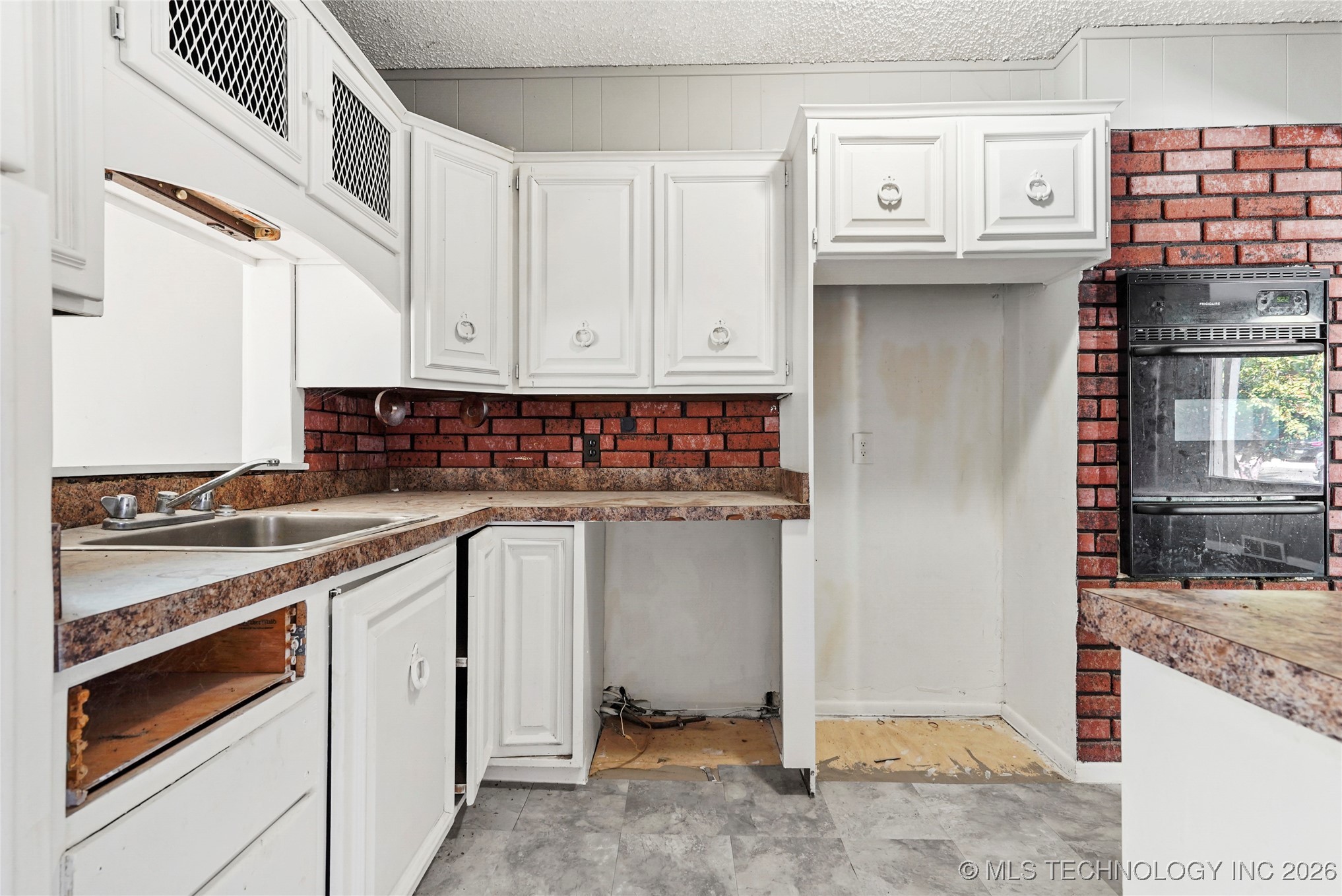 4855 S Maybelle Avenue