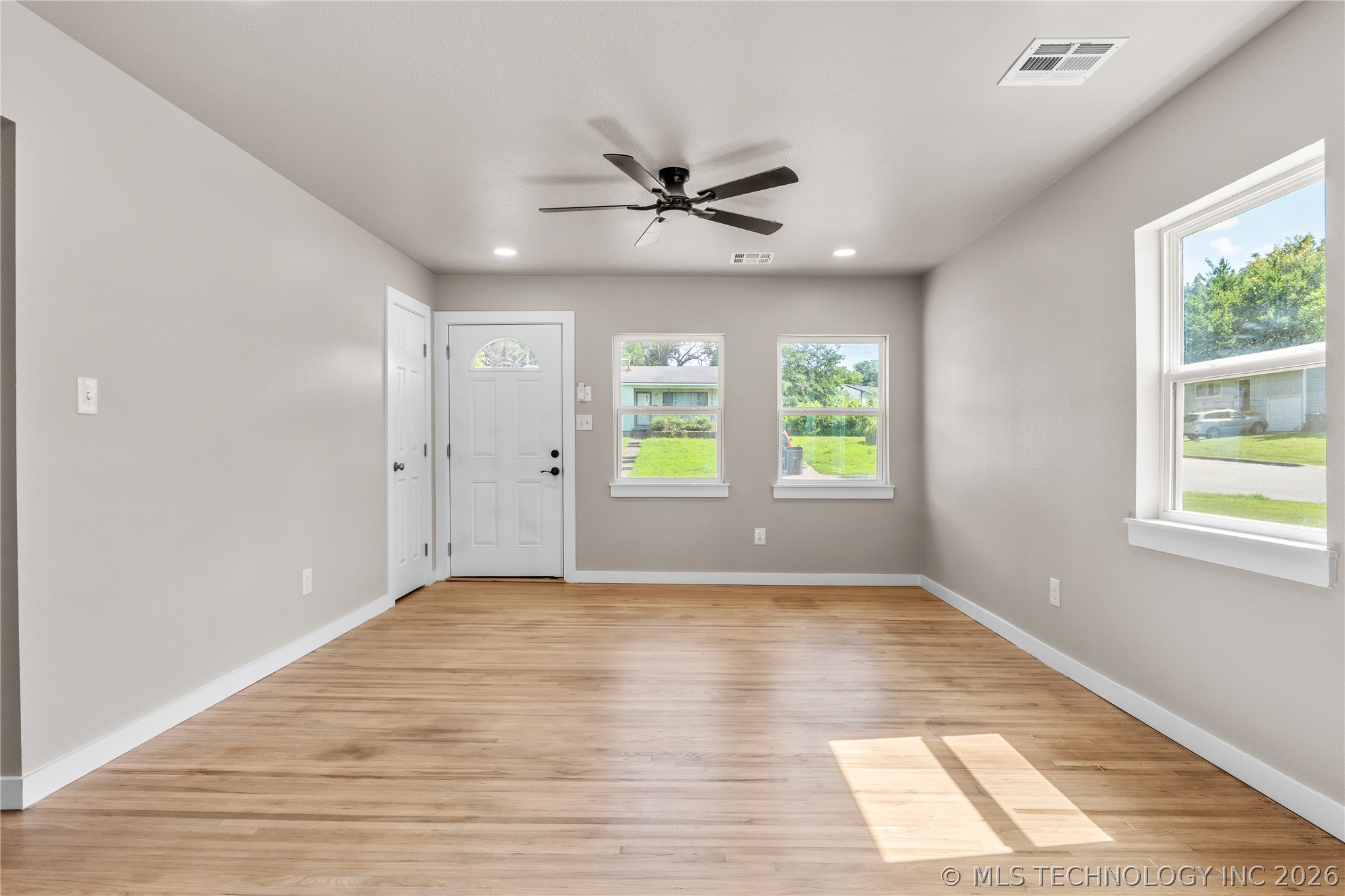 2139 W 46th Place