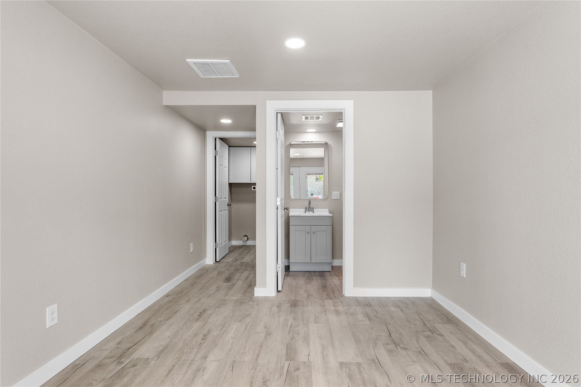 2139 W 46th Place