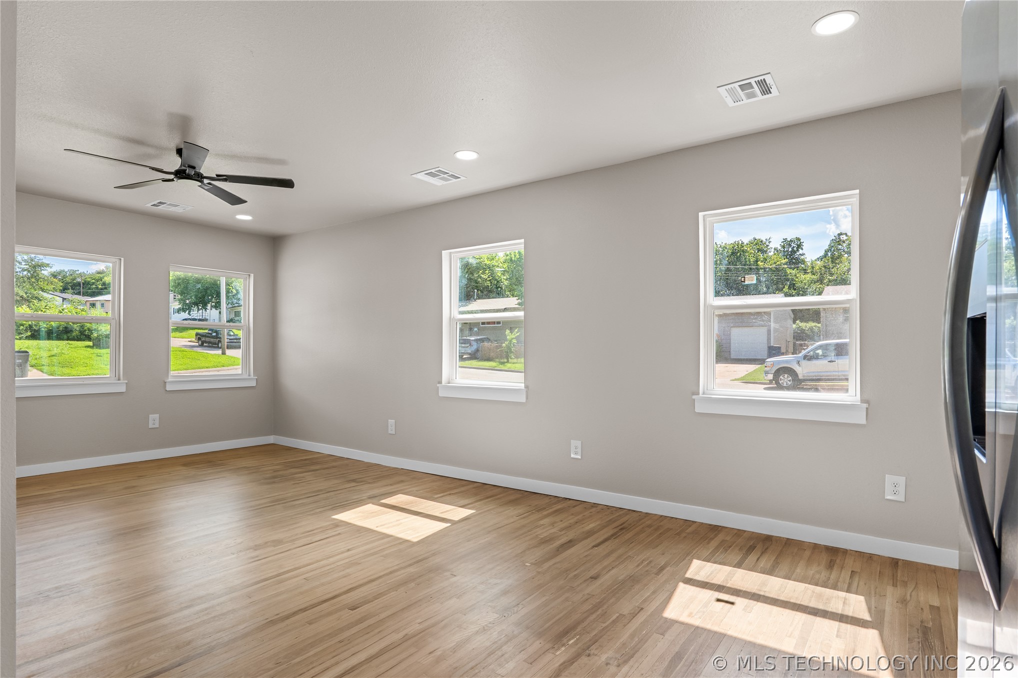 2139 W 46th Place