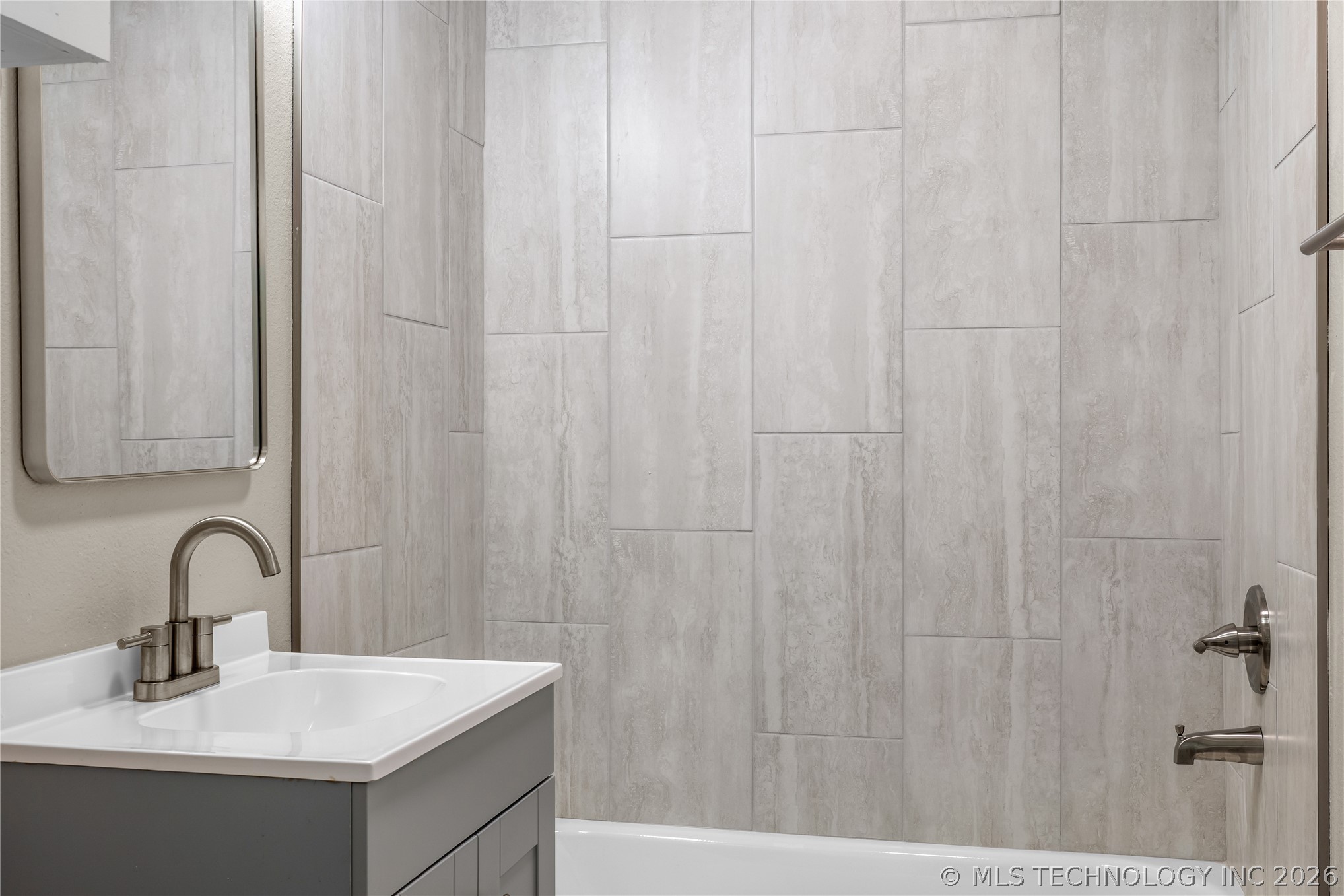 2139 W 46th Place