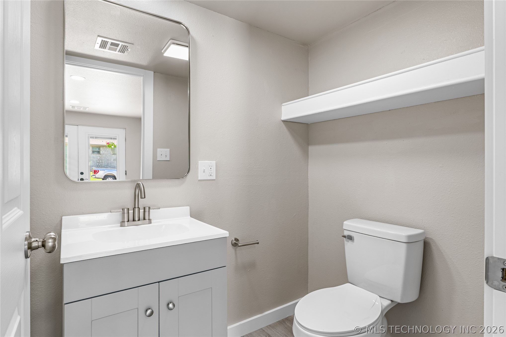 2139 W 46th Place