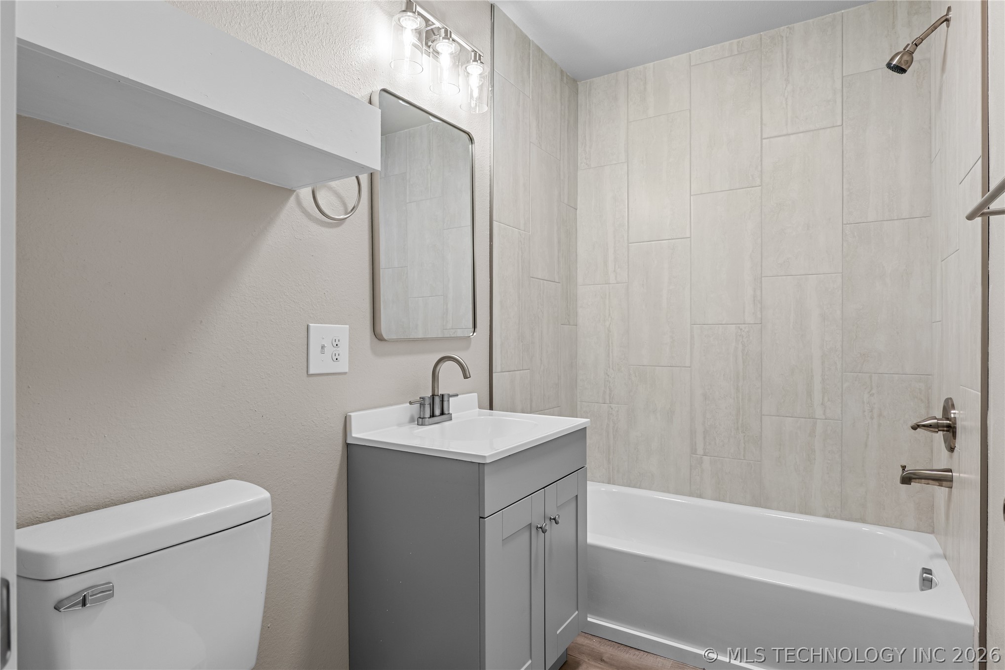 2139 W 46th Place