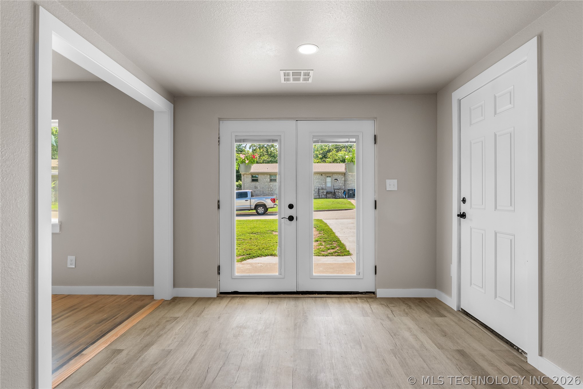 2139 W 46th Place