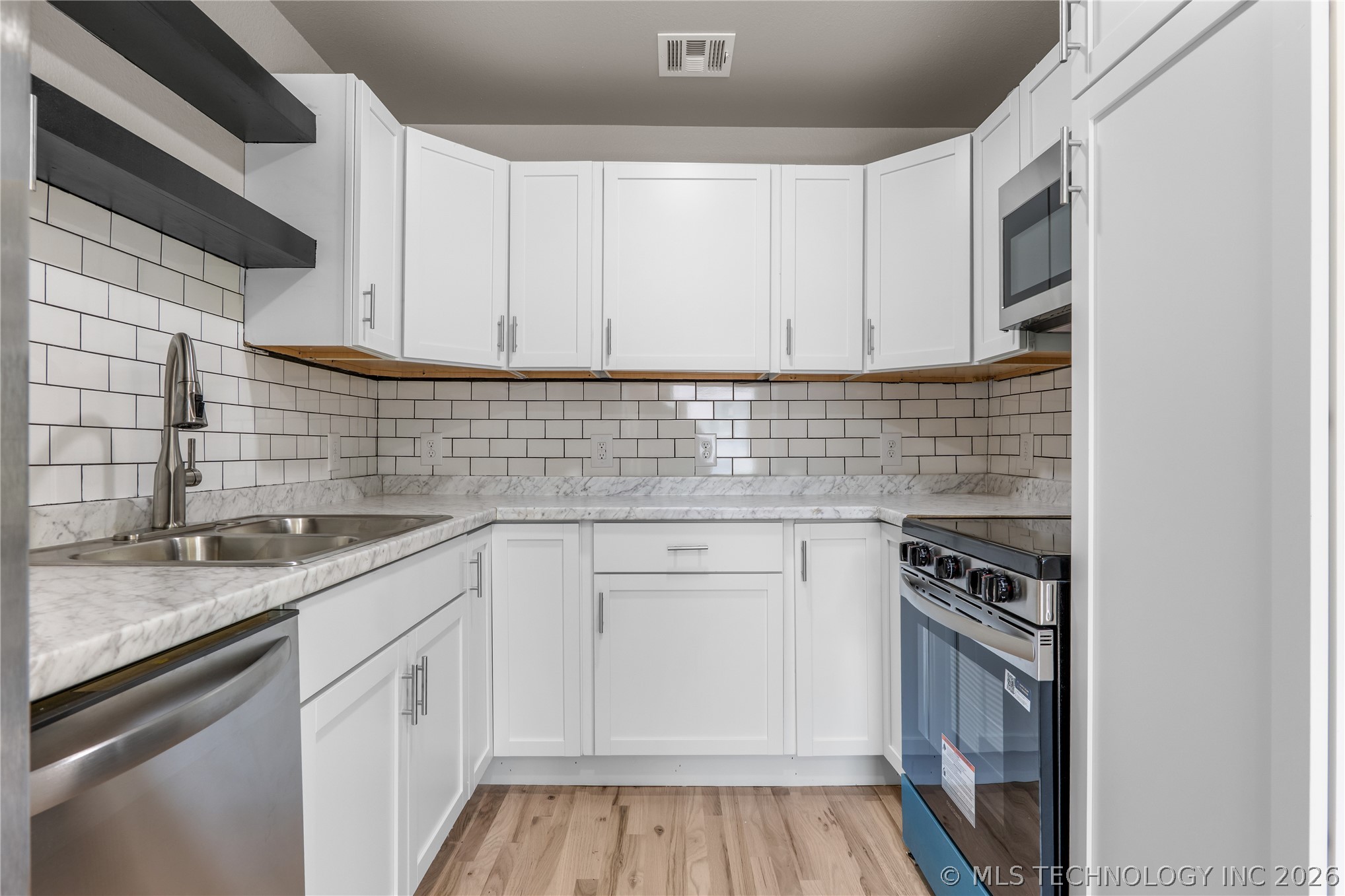 2139 W 46th Place