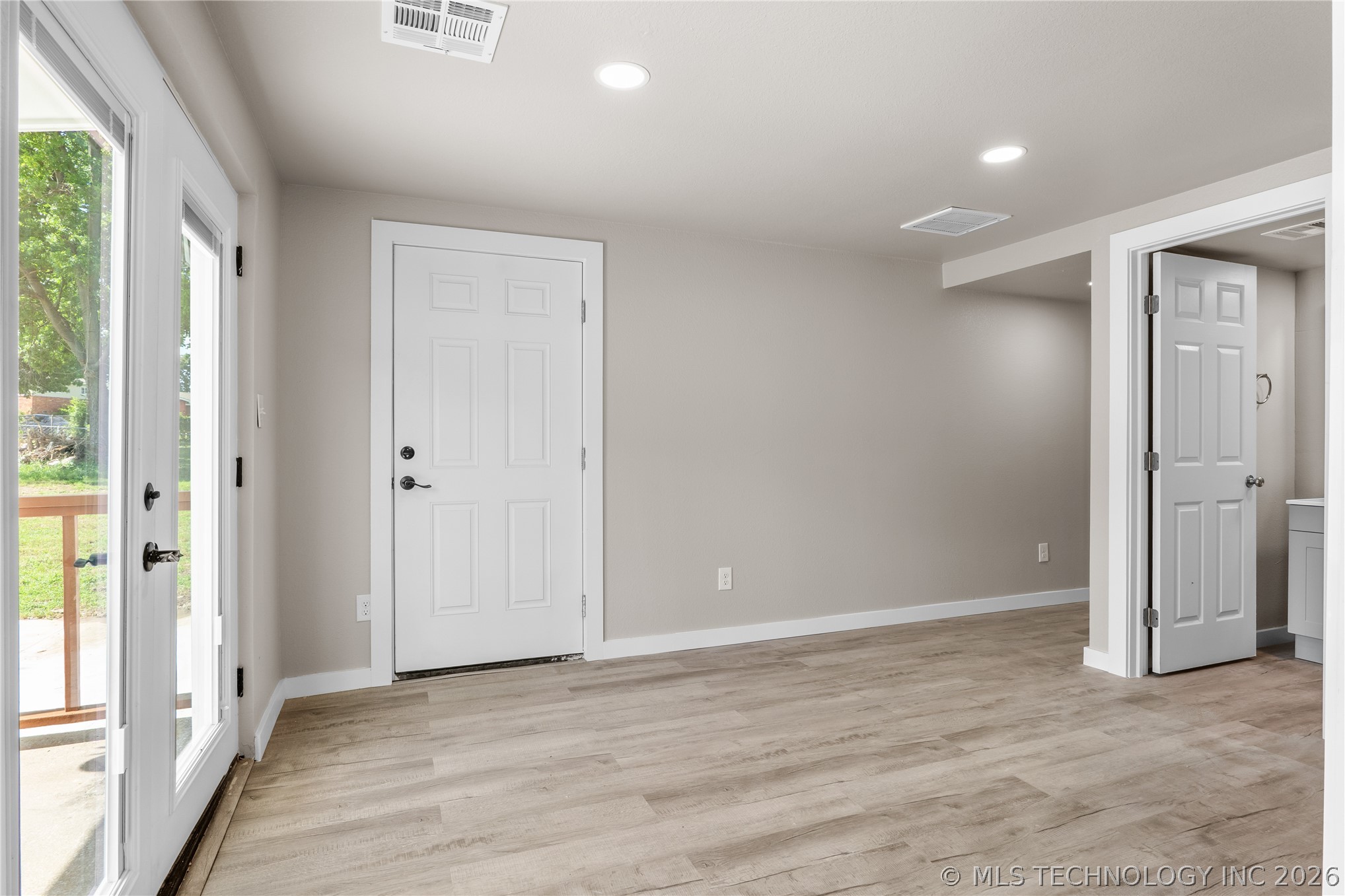 2139 W 46th Place