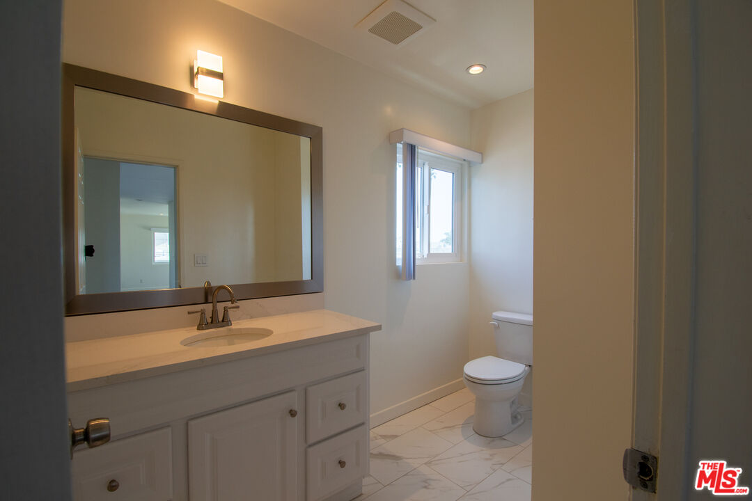 853 18th St Unit: 7