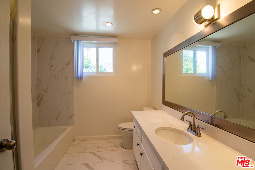853 18th St Unit: 7