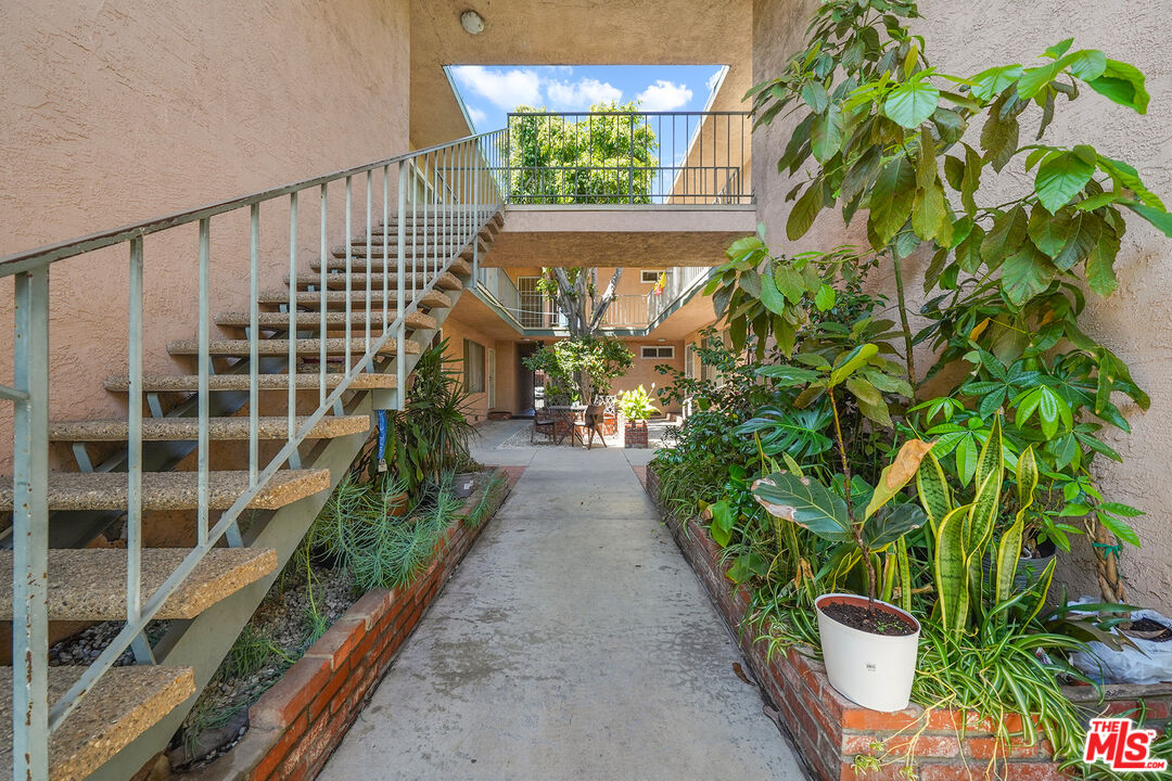 4358 Berryman Ave Unit: 9