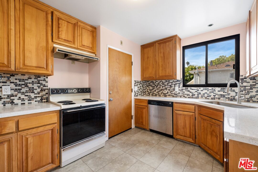 2412 Ocean Ave Unit: 2