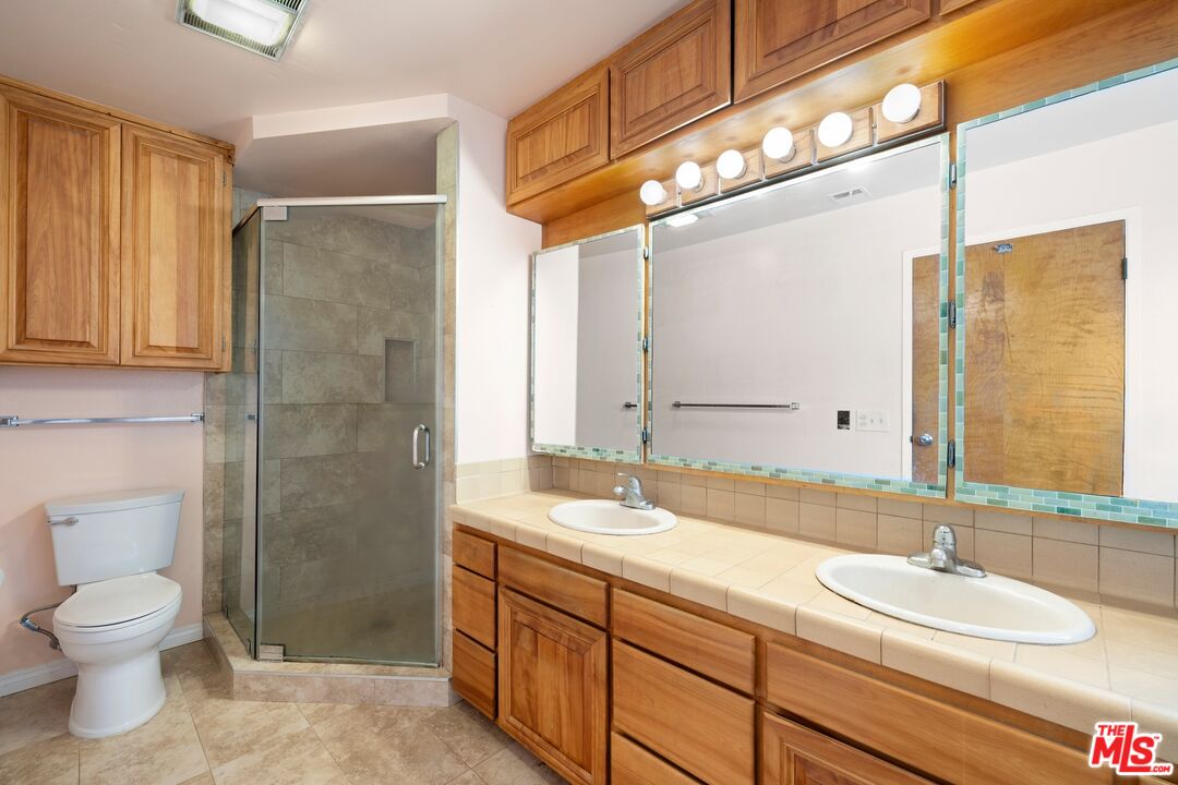 2412 Ocean Ave Unit: 2