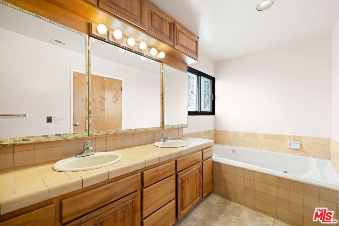2412 Ocean Ave Unit: 2