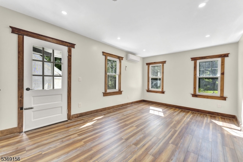 18 Edge Hill Rd