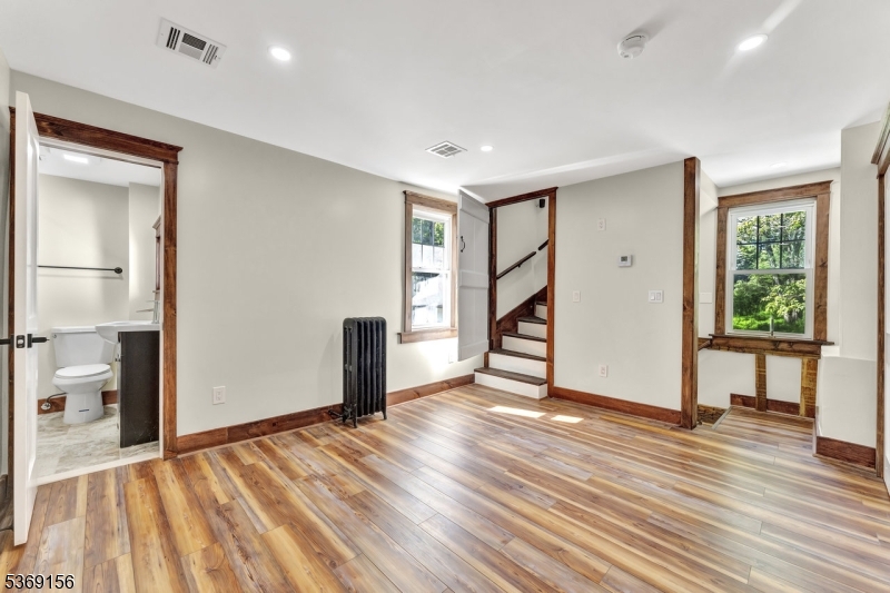 18 Edge Hill Rd