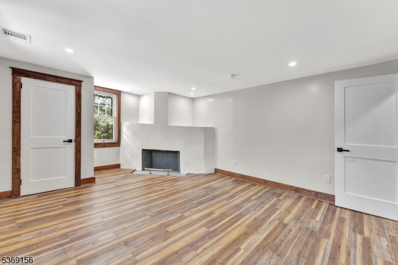 18 Edge Hill Rd