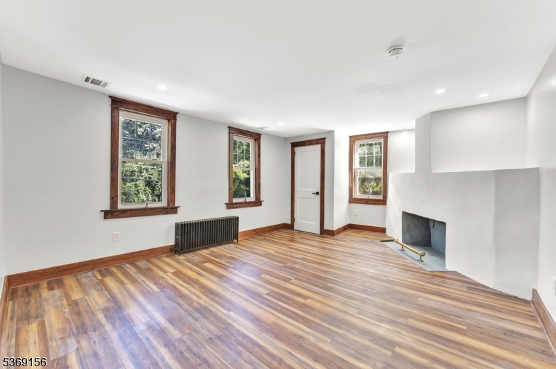 18 Edge Hill Rd