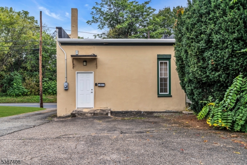 933 Lee Ave