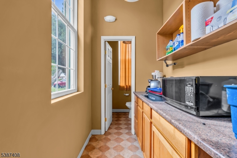 933 Lee Ave