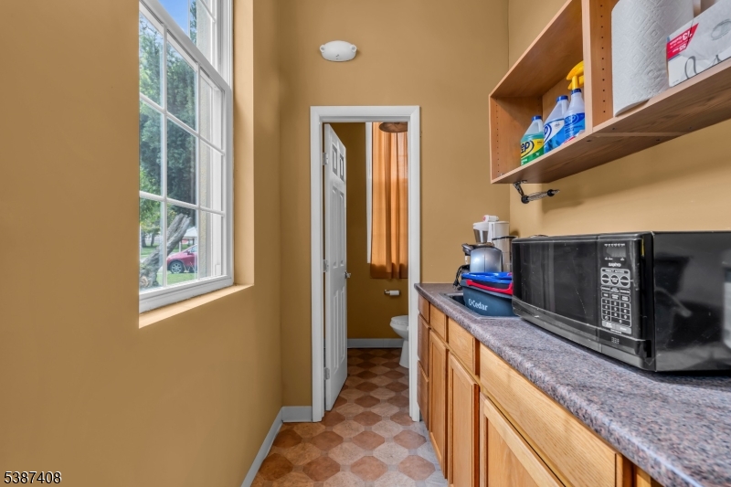 933 Lee Ave
