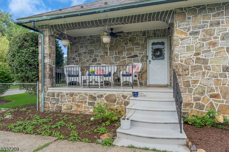 122 Aurora St