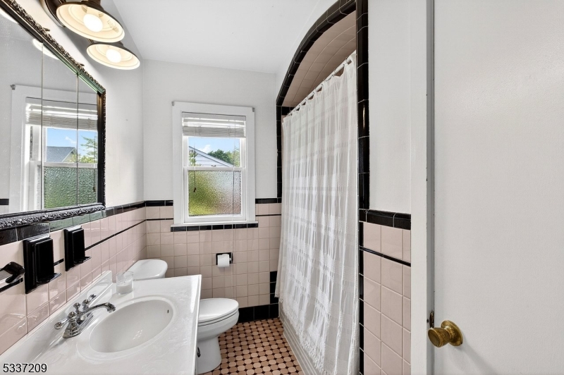 122 Aurora St